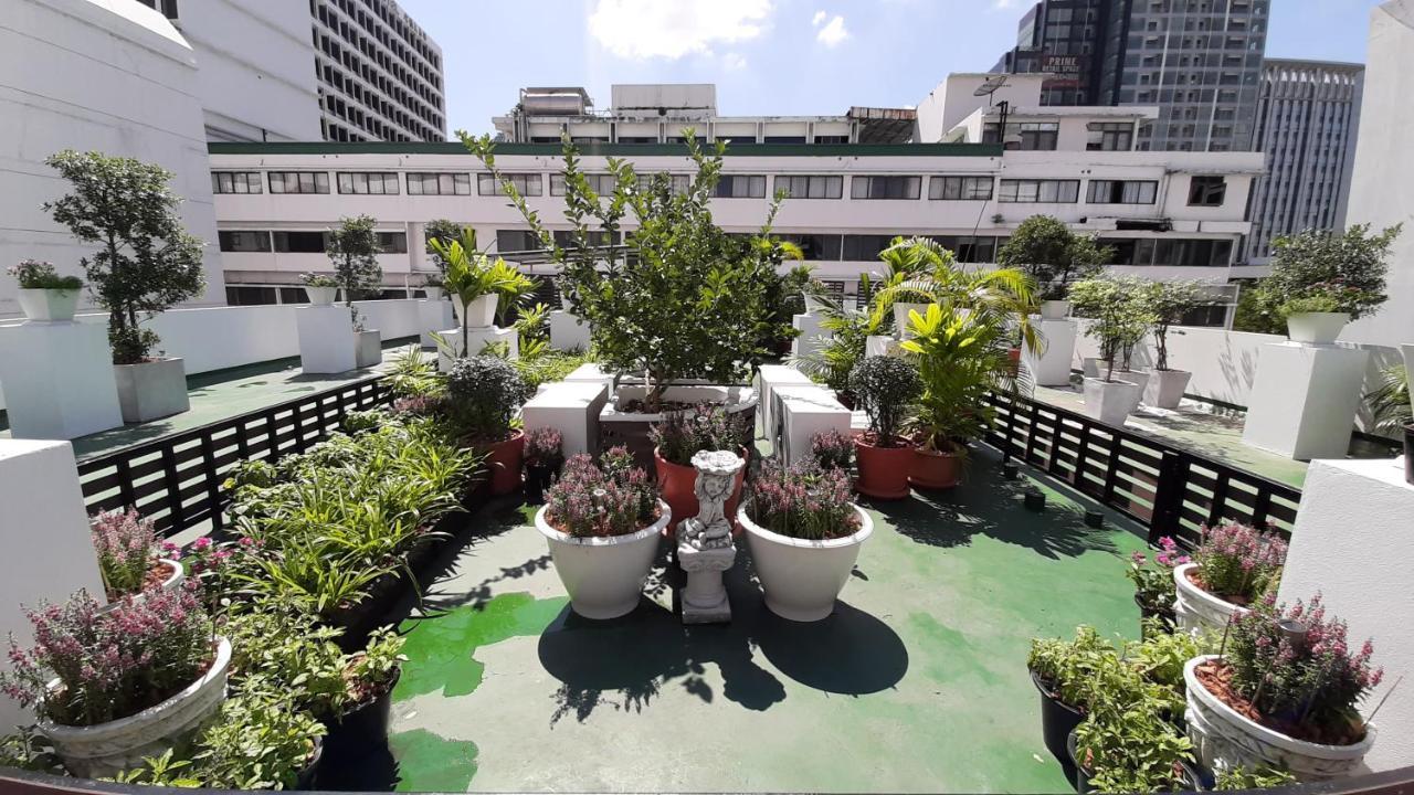 City Plaza Nana Hotel Бангкок Экстерьер фото