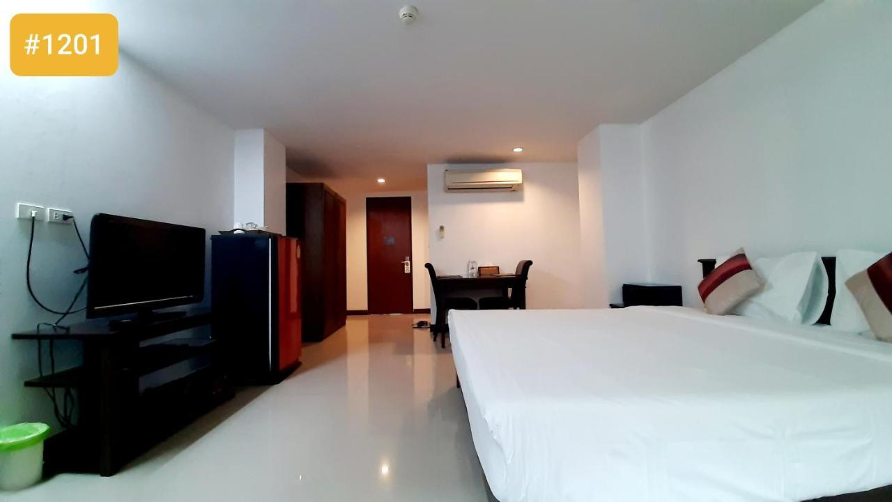 City Plaza Nana Hotel Бангкок Экстерьер фото