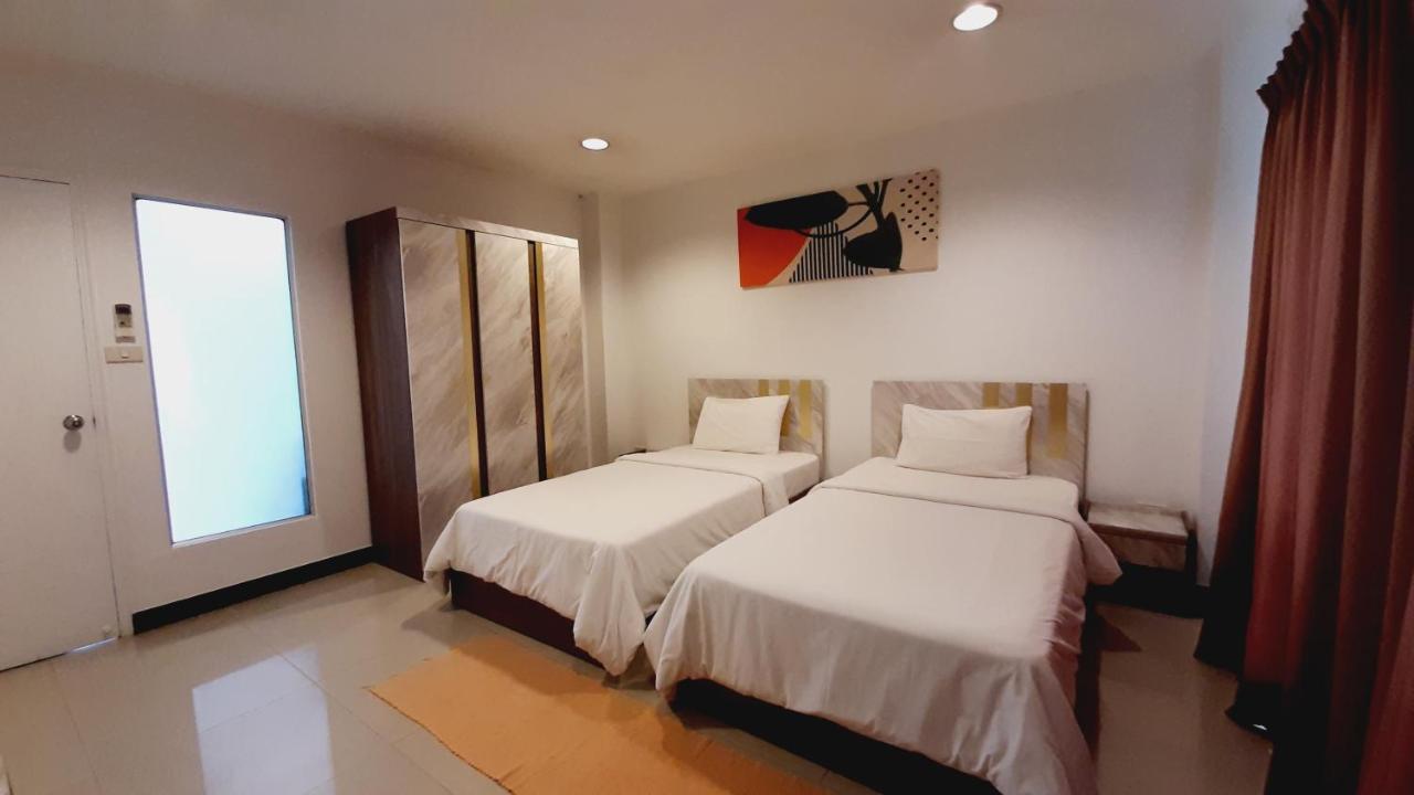 City Plaza Nana Hotel Бангкок Экстерьер фото