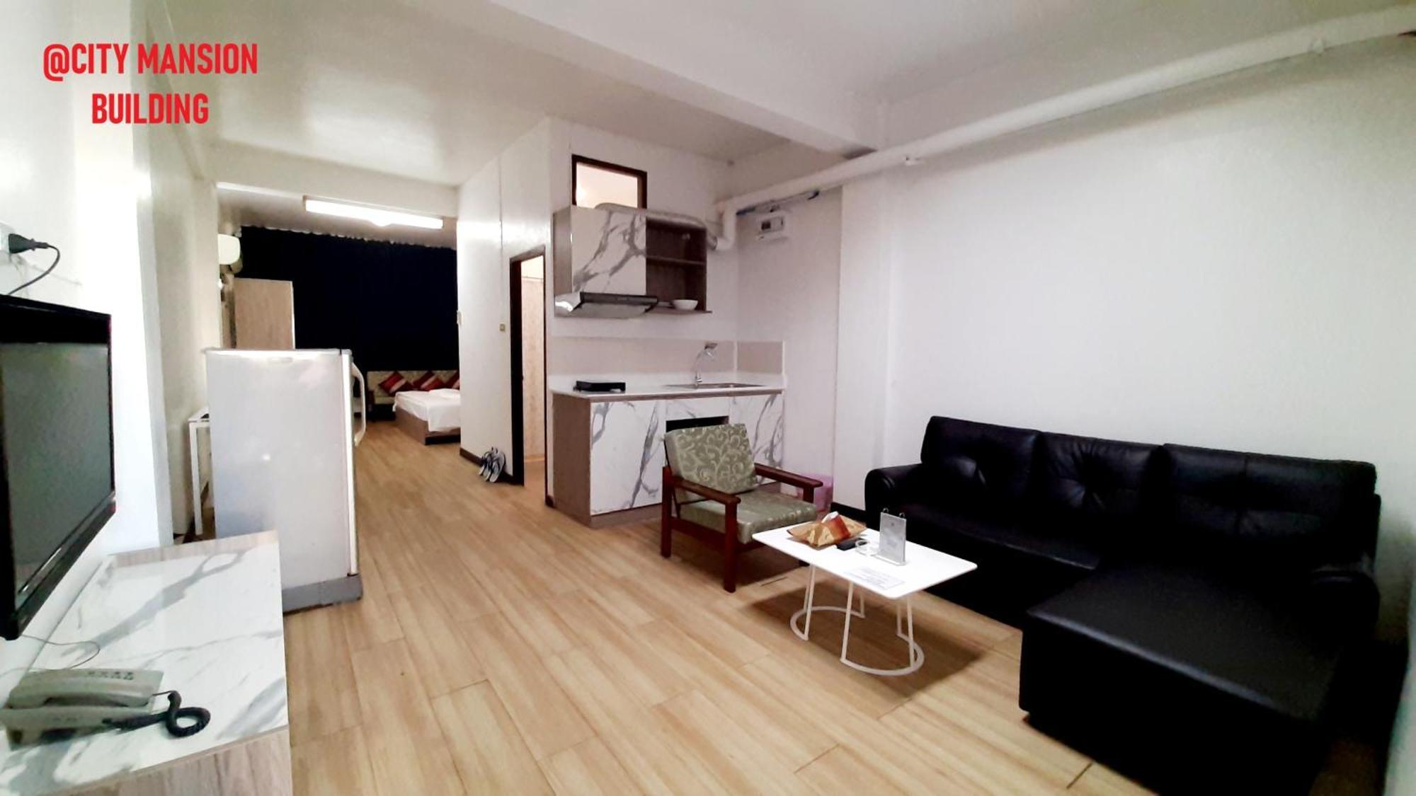 City Plaza Nana Hotel Бангкок Экстерьер фото