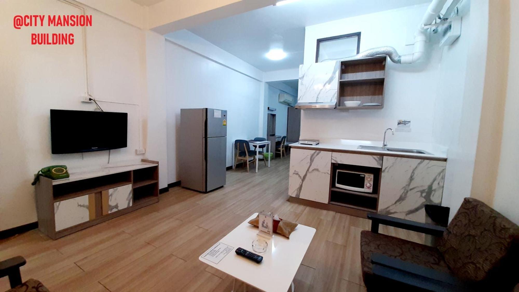 City Plaza Nana Hotel Бангкок Экстерьер фото