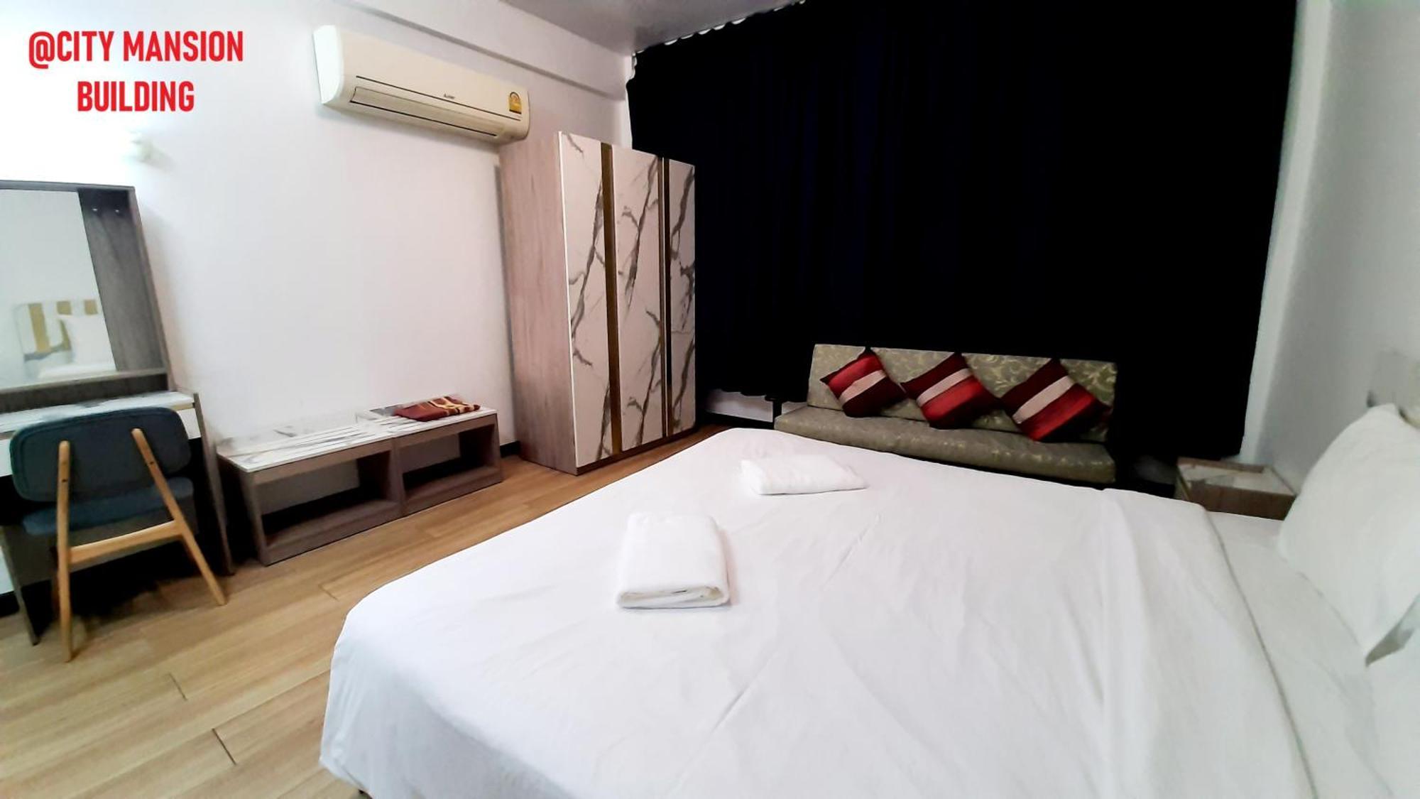 City Plaza Nana Hotel Бангкок Экстерьер фото