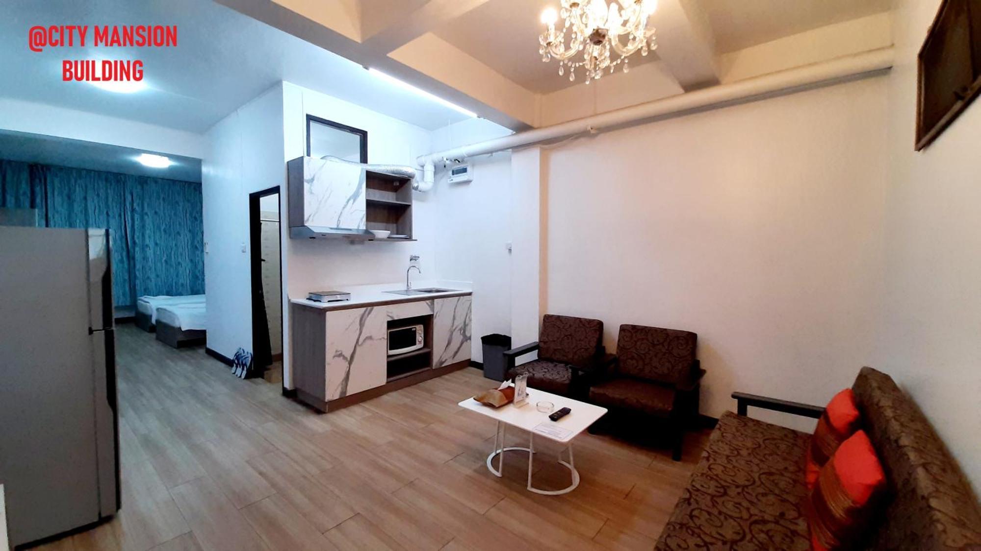 City Plaza Nana Hotel Бангкок Экстерьер фото