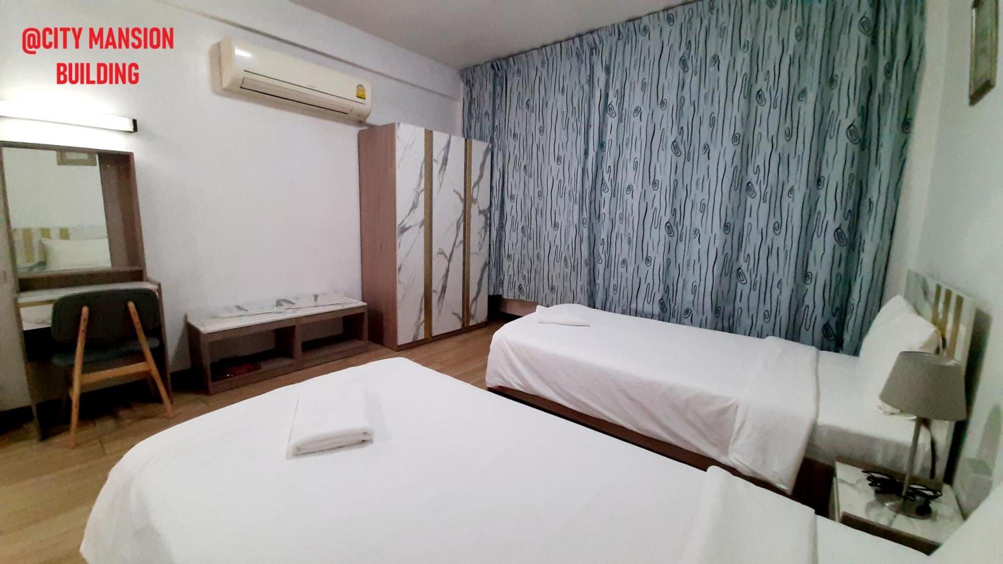 City Plaza Nana Hotel Бангкок Экстерьер фото